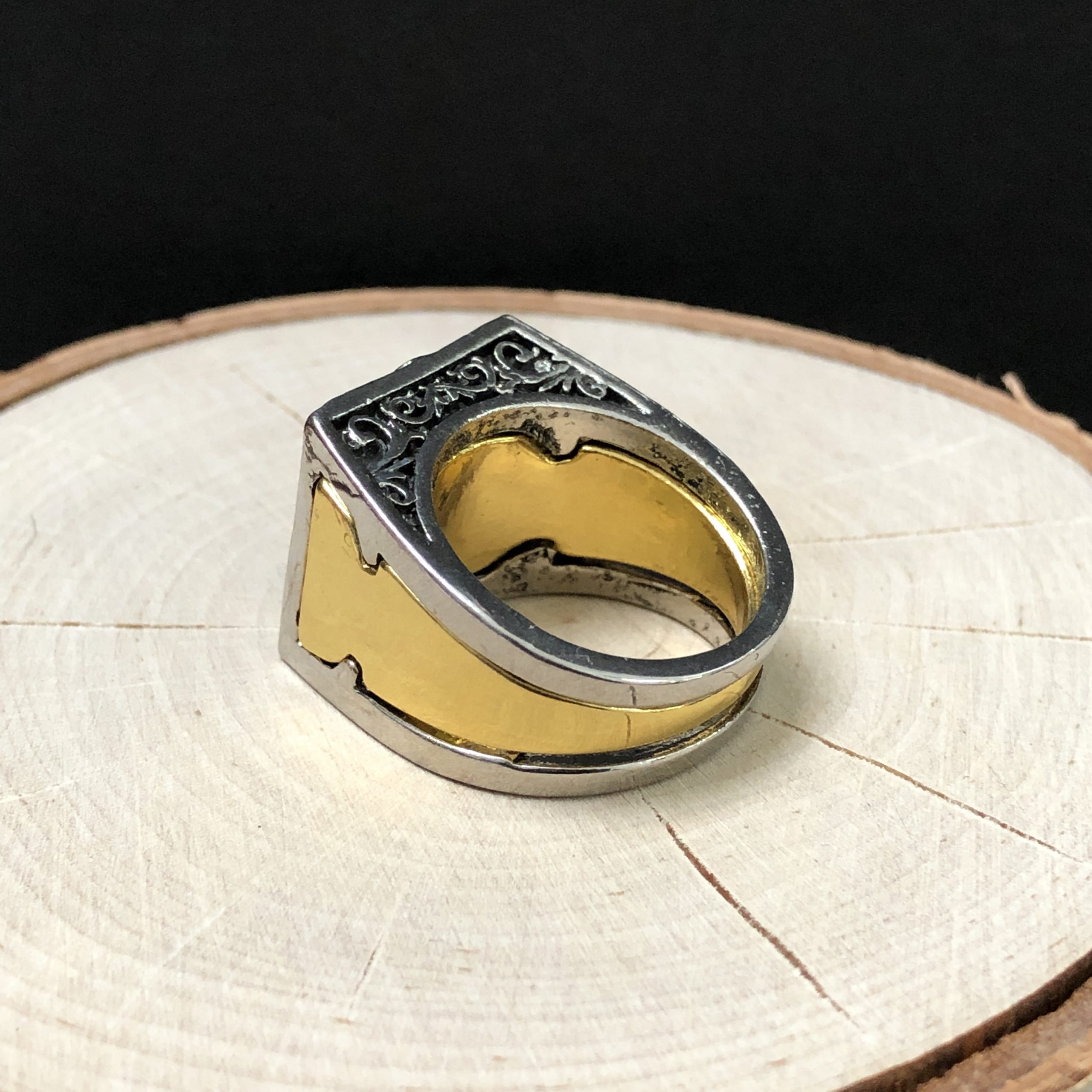 Lions Den ring