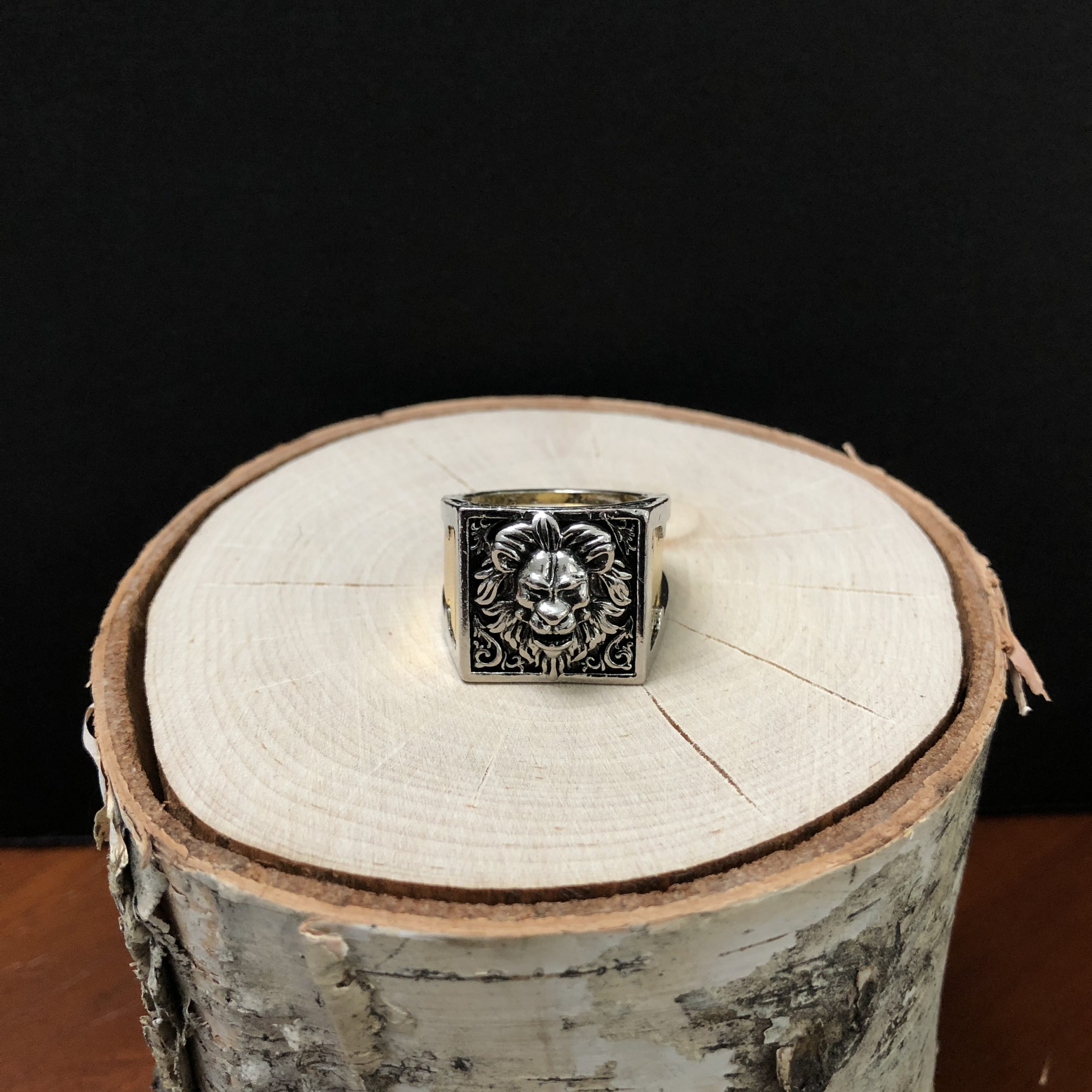 Lions Den ring