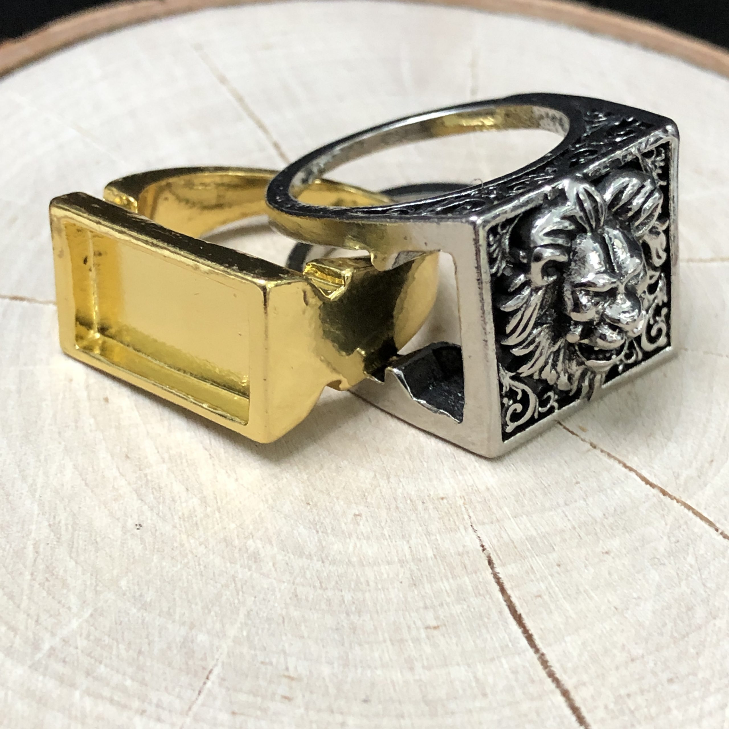 Lions Den ring